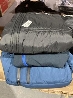 Lot 910  
            Chesterfield SR45 - Parcel Delivery Only 

                
3 X ASSORTED COATS TO INCLUDE BLACK/WHITE/SILVER SMALL COAT (LOCATION: D7)
