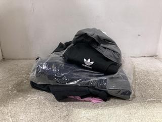 Lot 912  
            Chesterfield SR45 - Parcel Delivery Only 

                
5 X ASSORTED CLOTHING ITEMS TO INCLUDE BLACK ADIDAS ATHLETIC LEGGINGS (LOCATION: D7)