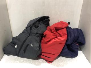 Lot 931  
            Chesterfield SR45 - Parcel Delivery Only 

                
3 X ASSORTED CHILDRENS COATS TO INCLUDE KIDS TREPASS 7/8 YEARS GREY COAT (LOCATIO...