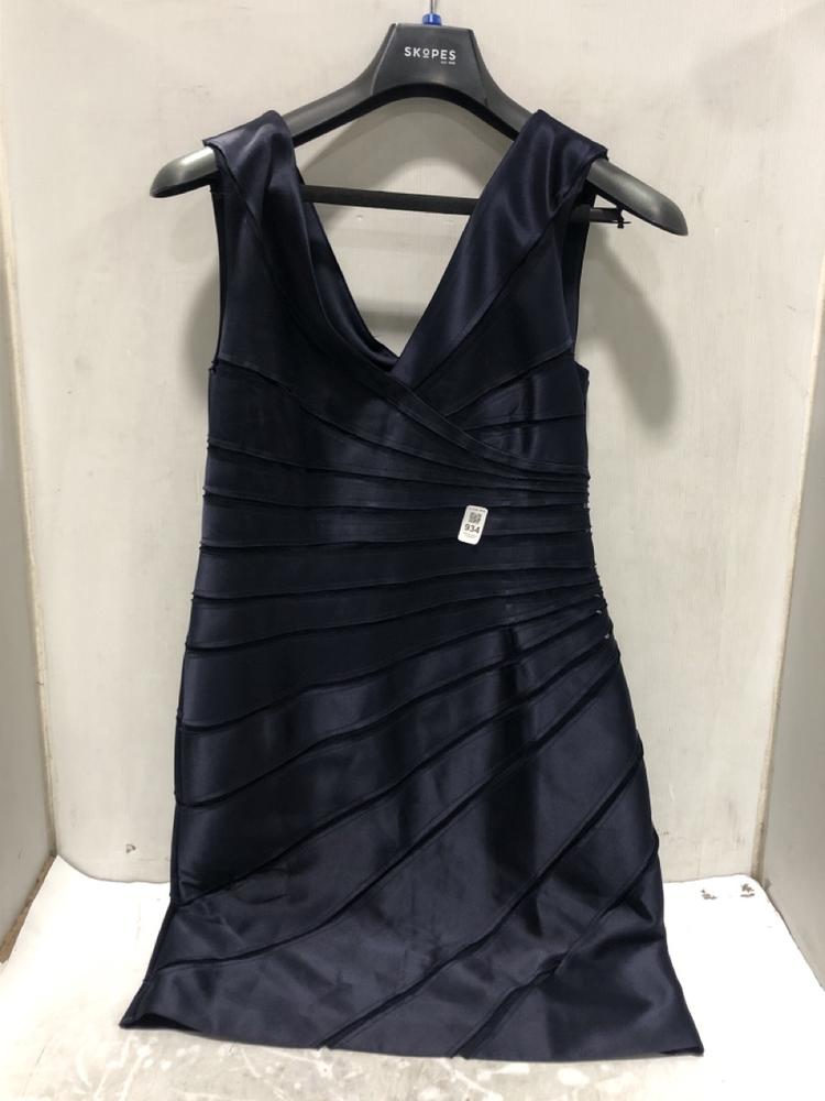 Lot 934  
            Chesterfield SR45 - Parcel Delivery Only 
                
PHASE 8 SUNRAY PLEAT DRESS SIZE 16 (LOCATION: D8)