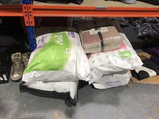 Lot 936  
            Chesterfield SR45 - Parcel Delivery Only 

                
5 X ASSORTED BEDDING ITEMS TO INCLUDE SLUMBERDOWN ANTI-ALLERGY 2 PILLOW (LOCATION...