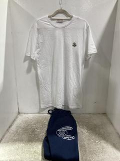 Lot 950  
            Chesterfield SR45 - Parcel Delivery Only 

                
2 X ASSORTED CLOTHING ITEMS TO INCLUDE WHITE MONCLER LARGE T-SHIRT (LOCATION: D9)