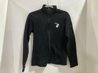 Lot 957  
            Chesterfield SR45 - Parcel Delivery Only 

                
BLACK PATAGONIA WOMENS SMALL JUMPER (LOCATION: D9)