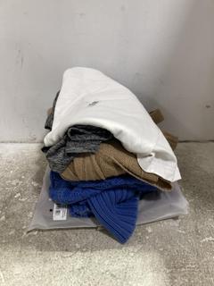Lot 958  
            Chesterfield SR45 - Parcel Delivery Only 

                
5 X ASSORTED CLOTHING ITEMS TO INCLUDE XL NIKE WHITE T-SHIRT (LOCATION: D9)