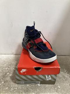 Lot 968  
            Chesterfield SR45 - Parcel Delivery Only 

                
NIKE AIR MAX UK SIZE 9 (LOCATION: D9)