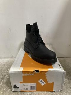 Lot 969  
            Chesterfield SR45 - Parcel Delivery Only 

                
TIMBERLAND 25 6 IN LACE WATERPROOF BLACK FULL GRAIN BOOTS UK SIZE 8.5 (LOCATION: D9)
