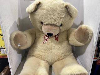 Lot 973  
            Chesterfield SR45 - Parcel Delivery Only 

                
A LARGE PLUSH TEDDY BEAR (LOCATION: D10)