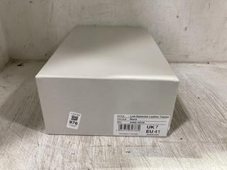 Lot 976  
            Chesterfield SR45 - Parcel Delivery Only 

                
ARNE LOW ESSENTIAL LEATHER BLACK TRAINER (LOCATION: D10)