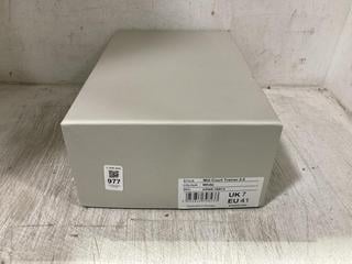 Lot 977  
            Chesterfield SR45 - Parcel Delivery Only 

                
ARNE MID COURT TRAINER 2.0 WHITE TRAINERS (LOCATION: D10)
