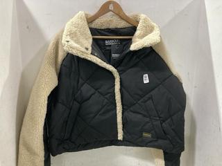 Lot 981  
            Chesterfield SR45 - Parcel Delivery Only 

                
BARBOUR INTERNATIONAL OSAKA QUILTED JACKET UK SIZE 16 (LOCATION: D10)
