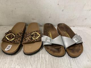 Lot 987  
            Chesterfield SR45 - Parcel Delivery Only 

                
2 X ASSORTED SANDELS TO INCLUDE BIRKENSTOCK SANDALS WITH A LEOPARD PRINT STRAP AN...