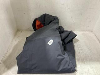 Lot 994  
            Chesterfield SR45 - Parcel Delivery Only 

                
REGATTA OUTDOORS LARGE COAT (LOCATION: D10)