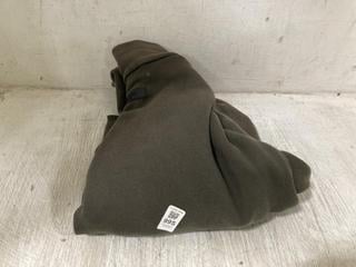 Lot 995  
            Chesterfield SR45 - Parcel Delivery Only 

                
ESSENTIALS FEAR OF GOD X-SMALL JUMPER (LOCATION: D10)