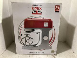Lot 1001  
            Chesterfield SR44 - Parcel Delivery Only 

                
KENWOOD KMIX EXPRESS YOURSELF FOOD MIXER IN WHITE (LOCATION: C6)