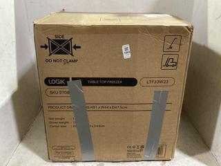 Lot 1043  
            Chesterfield SR44 - Parcel Delivery Only 

                
LOGIK LTF33W23 TABLE TOP FREEZER IN WHITE (LOCATION: C8)