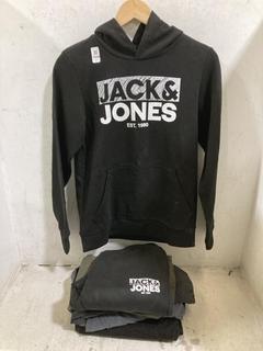 Lot 1048  
            Chesterfield SR44 - Parcel Delivery Only 

                
QTY OF ASSORTED BRANDED KIDS BRANDED CLOTHING TO INCLUDE THE NORTH FACE ZIP RAIN ...