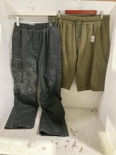 Lot 1057  
            Chesterfield SR44 - Parcel Delivery Only 

                
TRAKKER SHORTS IN OLIVE GREEN SIZE XXL AND PETER STORM STORM SHIELD TROUSERS IN B...