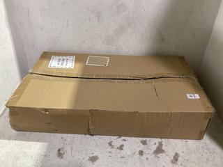 Lot 1084  
            Chesterfield SR44 - Parcel Delivery Only 

                
BILLING WATERFALL KIT BOX (LOCATION: C8)