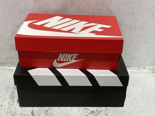 Lot 1091  
            Chesterfield SR44 - Parcel Delivery Only 

                
NIKE COURT LEGACY LIFT TRAINERS IN WHITE SIZE 4.5 UK TO INCLUDE ADIDAS ULTIMA SHO...