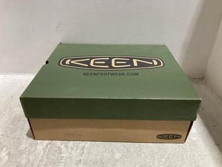 Lot 1105  
            Chesterfield SR44 - Parcel Delivery Only 

                
KEEN DARK EARTH WALKING BOOTS IN SIZE 10.5 UK (LOCATION: B1)
