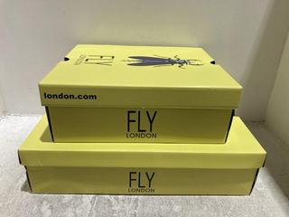 Lot 1109  
            Chesterfield SR44 - Parcel Delivery Only 

                
FLY LONDON OIL SUEDE BOOTS IN TAUPE SIZE 40 TO INCLUDE FLY LONDON DARK BROWN BOOT...