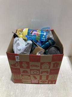 Lot 1116  
            Chesterfield SR44 - Parcel Delivery Only 

                
BOX OF ASSORTED BOTTLES TO INCLUDE GEORGE PIG WATER BOTTLE (LOCATION: B1)