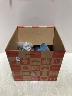 Lot 1130  
            Chesterfield SR44 - Parcel Delivery Only 

                
10 X ASSORTED KIDS SPEEDOS TO INCLUDE SPEEDO SWIMMING COSTUME IN BLACK SIZE 13/14...