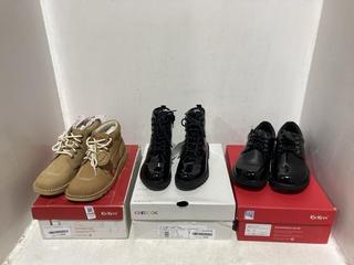 Lot 1143  
            Chesterfield SR44 - Parcel Delivery Only 

                
3 X ASSORTED SHOES TO INCLUDE KICKERS LO CORE SHOES IN BLACK SIZE UK 7 (LOCATION:...