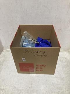 Lot 1190  
            Chesterfield SR44 - Parcel Delivery Only 

                
BOX OF ASSORTED BRANDED ADULTS CLOTHING TO INCLUDE ADIDAS SWIMSUIT IN ROYAL BLUE ...