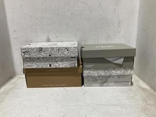 Lot 1216  
            Chesterfield SR44 - Parcel Delivery Only 

                
4 X ASSORTED KIDS SHOES TO INCLUDE CLARKS STEGGY 2 GLOW IN NAVY SIZE UK 13 (LOCAT...