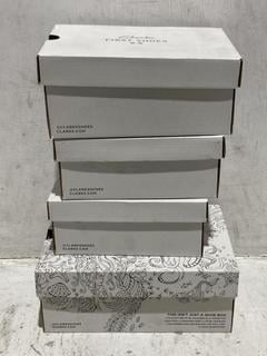 Lot 1229  
            Chesterfield SR44 - Parcel Delivery Only 

                
4 X ASSORTED CLARKS KIDS SHOES TO INCLUDE CLARKS PEAK WEB K SANDALS IN TEAL UK SI...
