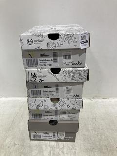 Lot 1249  
            Chesterfield SR44 - Parcel Delivery Only 

                
4 X ASSORTED KIDS SHOES TO INCLUDE CLARKS CROWN JANE IN PINK SIZE UK 11.5 (LOCATI...