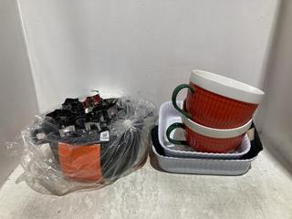 Lot 1265  
            Chesterfield SR44 - Parcel Delivery Only 

                
QTY OF ASSORTED KITCHEN ITEMS TO INCLUDE TALA SNOWFLAKE COOKIE CUTTER (LOCATION: B4)