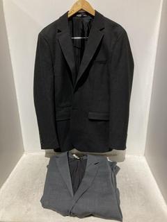 Lot 1272  
            Chesterfield SR44 - Parcel Delivery Only 

                
SELECTED HOMME MENS SLIM FIT SUIT JACKET IN DARK GREY UK SIZE 42 REG TO INCLUDE S...
