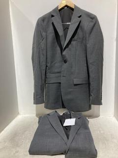 Lot 1276  
            Chesterfield SR44 - Parcel Delivery Only 

                
SELECTED HOMME MENS SLIM FIT SUIT JACKET IN LIGHT GREY UK SIZE 42 LONG TO INCLUDE...
