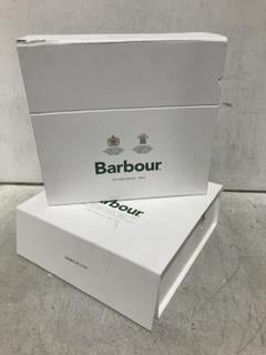 Lot 1295  
            Chesterfield SR44 - Parcel Delivery Only 

                
2 X BARBOUR HAT AND SCARF GIFT SETS (LOCATION: B5)