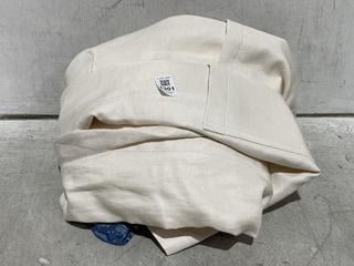 Lot 1301  
            Chesterfield SR44 - Parcel Delivery Only 

                
RALPH LAUREN ZAWATO BLUE DRESS SIZE 16 TO INCLUDE RALPH LAUREN CREAM BLAZER SIZE ...