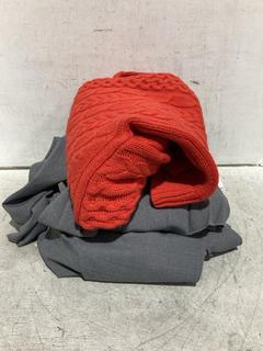 Lot 1302  
            Chesterfield SR44 - Parcel Delivery Only 

                
3 X ASSORTED ADULT CLOTHING TO INCLUDE RED KNITTED JUMPER SIZE 12 (LOCATION: B5)