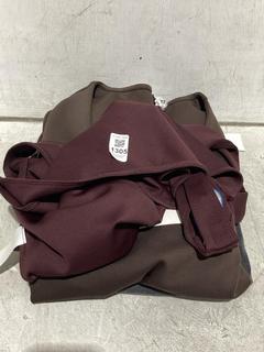 Lot 1305  
            Chesterfield SR44 - Parcel Delivery Only 

                
3 X ASSORTED GOOD AMERICAN CLOTHING TO INCLUDE GOOD AMERICAN SCUBA MODERN TANK BO...