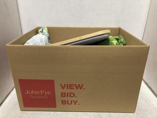 Lot 1324  
            Chesterfield SR44 - Parcel Delivery Only 

                
BOX OF ASSORTED HOUSEHOLD ITEMS TO INCLUDE GREY FOLDABLE STORAGE BASKET (LOCATION...