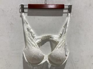 Lot 1327  
            Chesterfield SR44 - Parcel Delivery Only 

                
20 X ASSORTED UNDERWEAR ITEMS TO INCLUDE WREN PADDED BRA SIZE 38 B (LOCATION: B6)