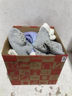 Lot 1330  
            Chesterfield SR44 - Parcel Delivery Only 

                
10 X ASSORTED ITEMS TO INCLUDE WOMENS FUR LINED SOCKS IN GREY (LOCATION: B6)