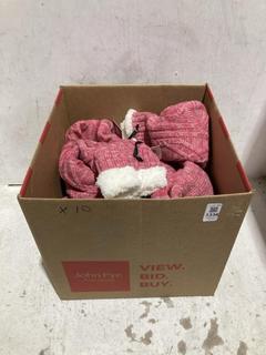 Lot 1336  
            Chesterfield SR44 - Parcel Delivery Only 

                
10 X ASSORTED ITEMS TO INCLUDE WOMENS FUR LINED SOCKS IN GREY (LOCATION: B6)
