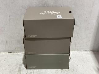 Lot 1342  
            Chesterfield SR44 - Parcel Delivery Only 

                
3 X ASSORTED KIDS SHOES TO INCLUDE CLARKS KIDS MULTI COLOURED TRAINERS SIZE 12 KI...
