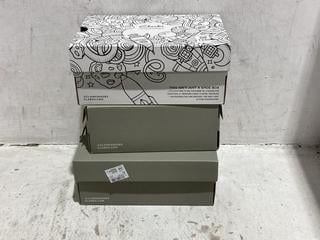 Lot 1346  
            Chesterfield SR44 - Parcel Delivery Only 

                
3 X ASSORTED KIDS SHOES TO INCLUDE CLARKS GREY PINK AND FLOWERY SHOES SIZE 12 KID...