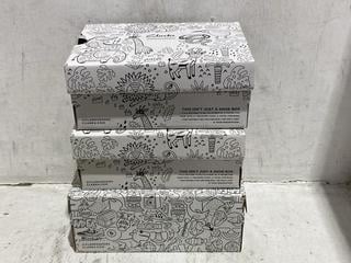 Lot 1350  
            Chesterfield SR44 - Parcel Delivery Only 

                
3 X ASSORTED KIDS SHOES TO INCLUDE CLARKS BLUE/GREY DINO SHOES SIZE 12.5 KIDS (LO...