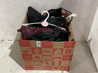 Lot 1364  
            Chesterfield SR44 - Parcel Delivery Only 

                
BOX OF ASSORTED ITEMS TO INCLUDE CINDY SUSPENDERS IN PURPLE SIZE M (LOCATION: B6)