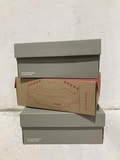 Lot 1379  
            Chesterfield SR44 - Parcel Delivery Only 

                
3 X ASSORTED KIDS SHOES TO INCLUDE CLARKS EVYN CHARM BOOTS IN PLUM SIZE UK 7.5 (L...