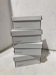 Lot 1380  
            Chesterfield SR44 - Parcel Delivery Only 

                
4 X ASSORTED KIDS SHOES TO INCLUDE CLARKS NOODLE BRIGHT SHOES IN BERRY SIZE UK 4 ...