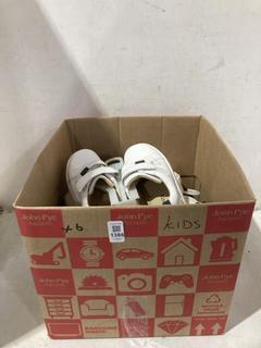 Lot 1388  
            Chesterfield SR44 - Parcel Delivery Only 

                
6 X ASSORTED KIDS SHOES TO INCLUDE WHITE VELCRO TRAINERS SIZE 1F (LOCATION: B7)
